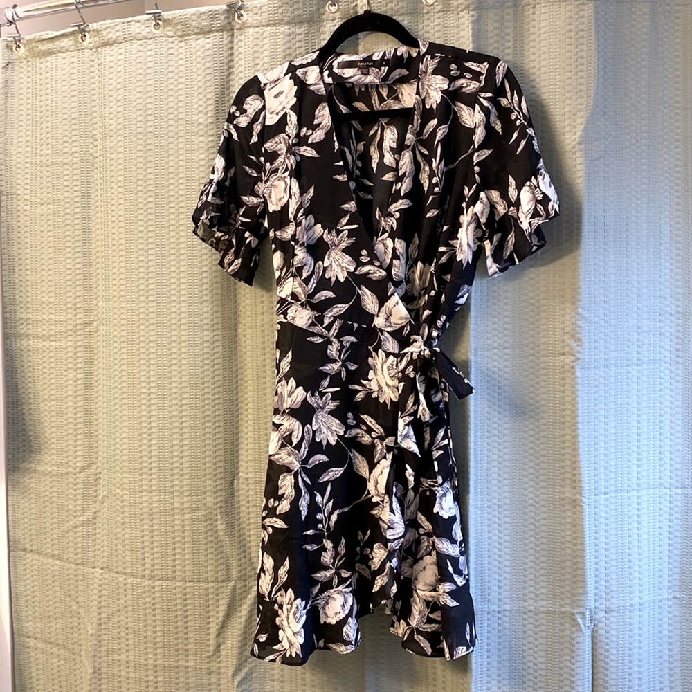 Fun2fun Wrap dress floral black white & purple size small